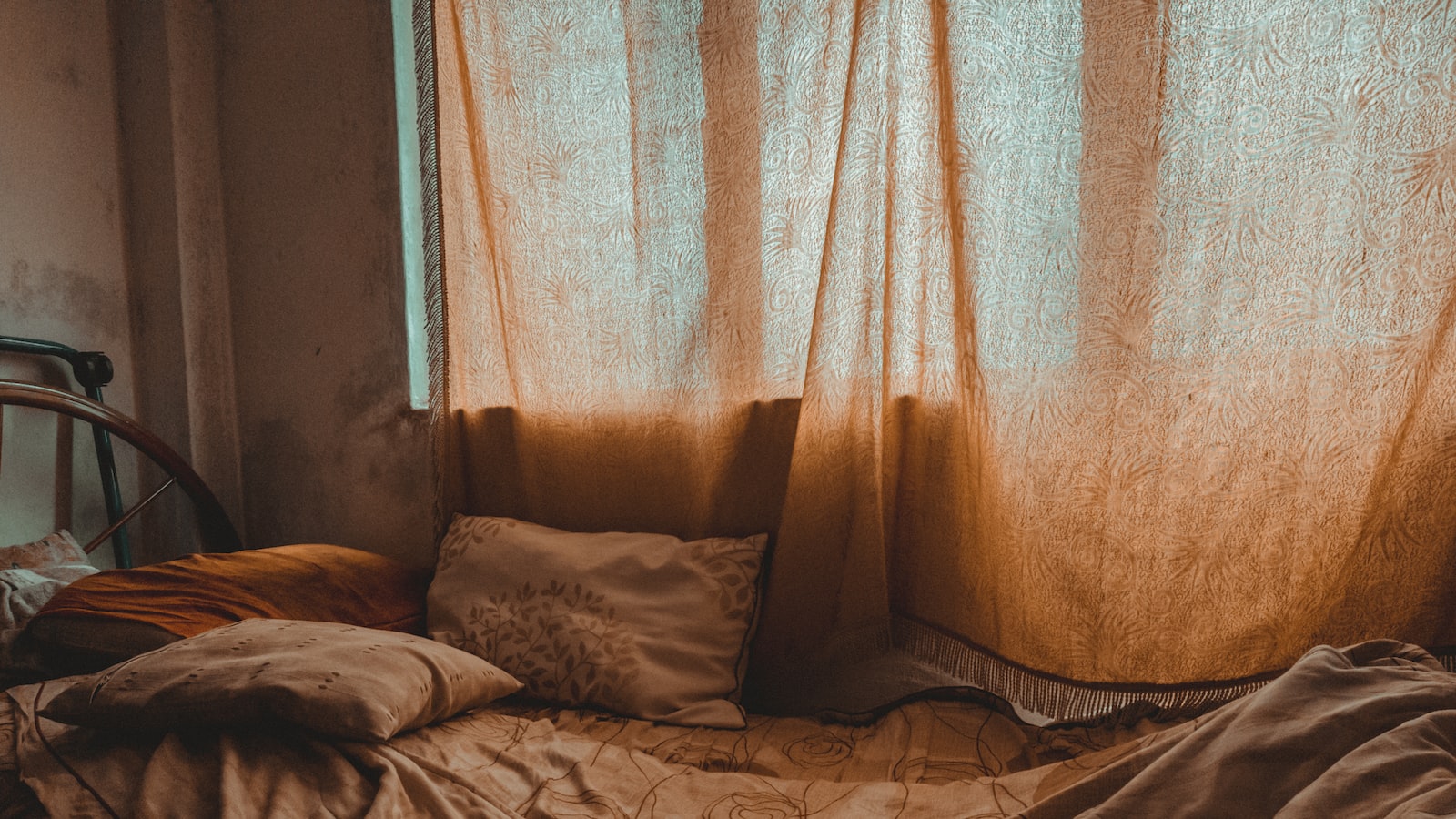 Can You Wear Sunscreen In A Tanning Bed