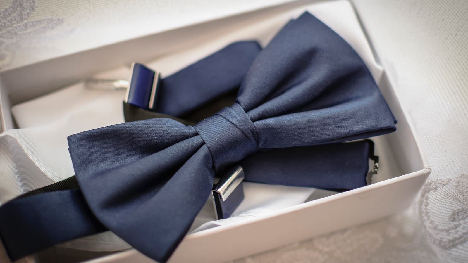 Can You Wear A Tie With A Polo